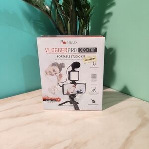 Helix VloggerPro Desktop Portable Studio Kit - Black